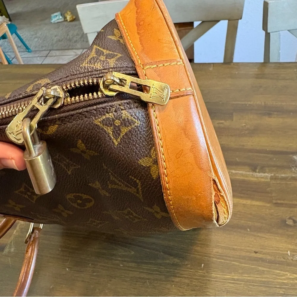 LV Louis Vuitton Vintage Alma PM Canvas Monogram Leather Tote Classic Lock